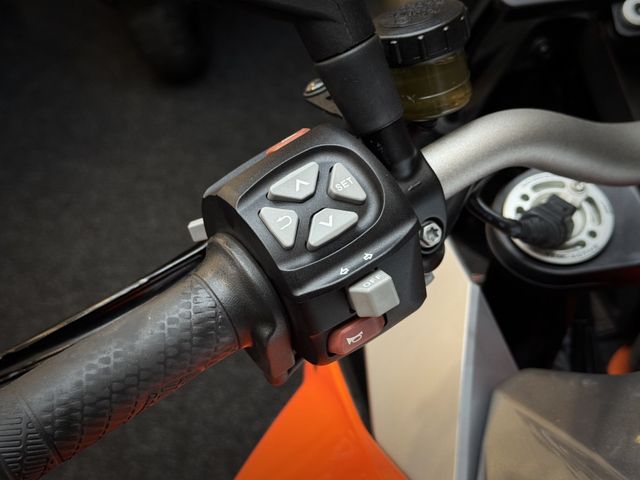 ktm - 1290-super-duke-gt