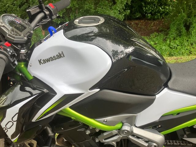 kawasaki - z900