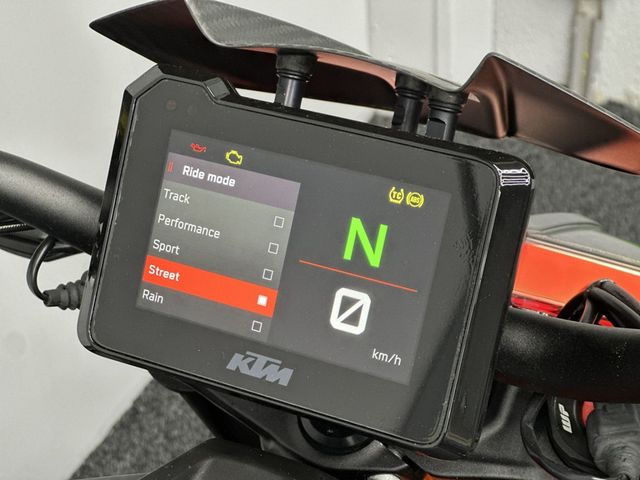 ktm - 1290-super-duke-r-evo