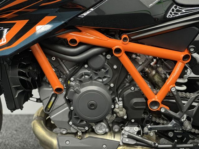 ktm - 1290-super-duke-r-evo