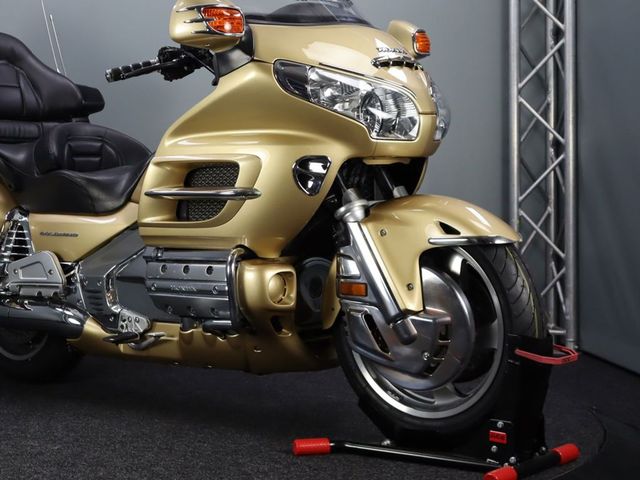 honda - gl-1800-goldwing