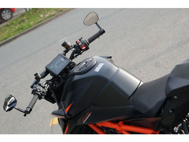 ktm - 1390-super-duke-r-evo