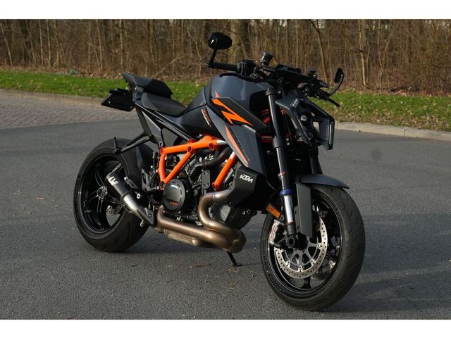 ktm - 1390-super-duke-r-evo