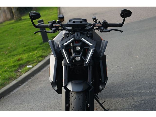 ktm - 1390-super-duke-r-evo