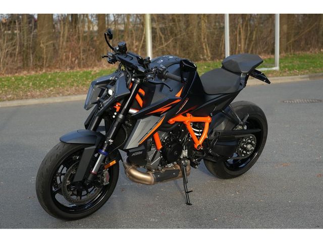 ktm - 1390-super-duke-r-evo