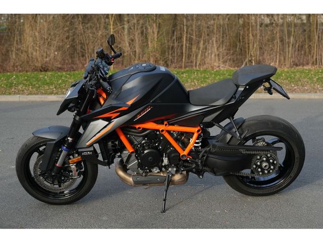 ktm - 1390-super-duke-r-evo