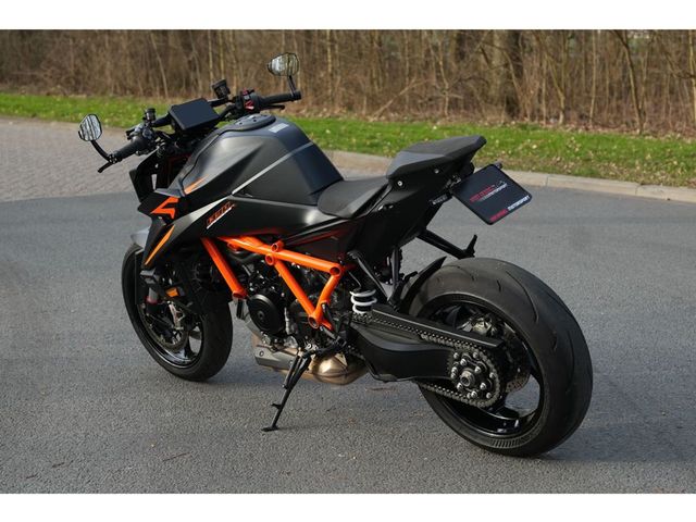 ktm - 1390-super-duke-r-evo