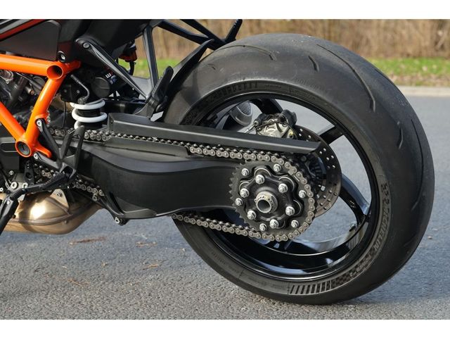 ktm - 1390-super-duke-r-evo