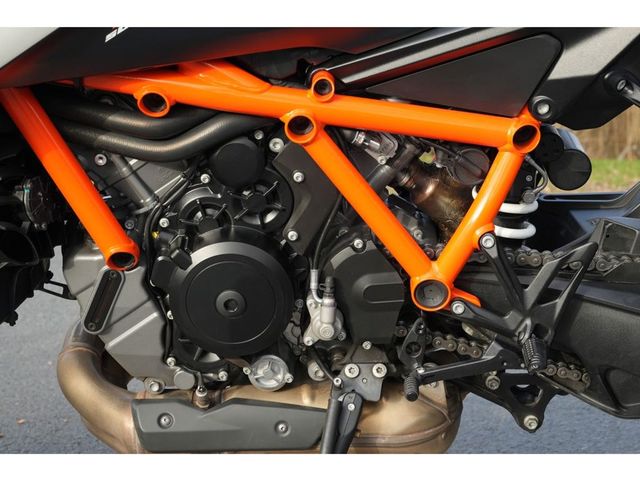 ktm - 1390-super-duke-r-evo