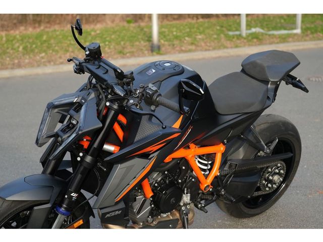 ktm - 1390-super-duke-r-evo