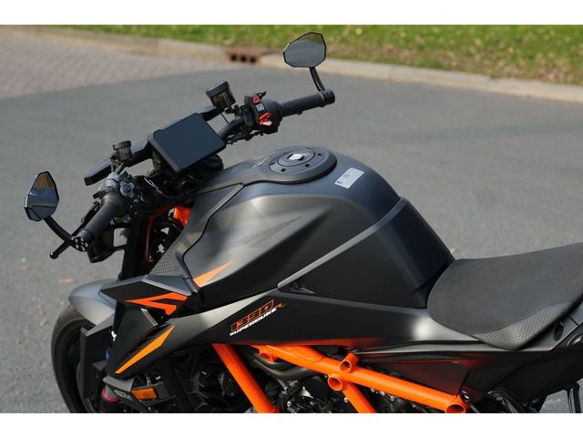 ktm - 1390-super-duke-r-evo