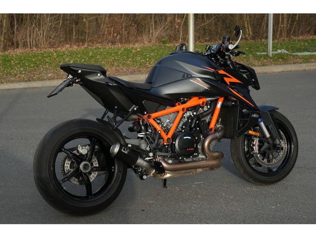 ktm - 1390-super-duke-r-evo