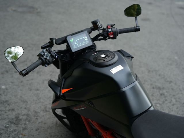 ktm - 1390-super-duke-r-evo