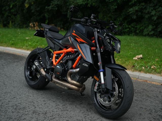 ktm - 1390-super-duke-r-evo