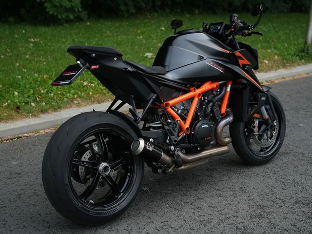 ktm - 1390-super-duke-r-evo