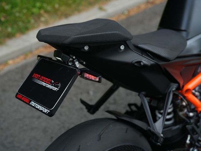 ktm - 1390-super-duke-r-evo