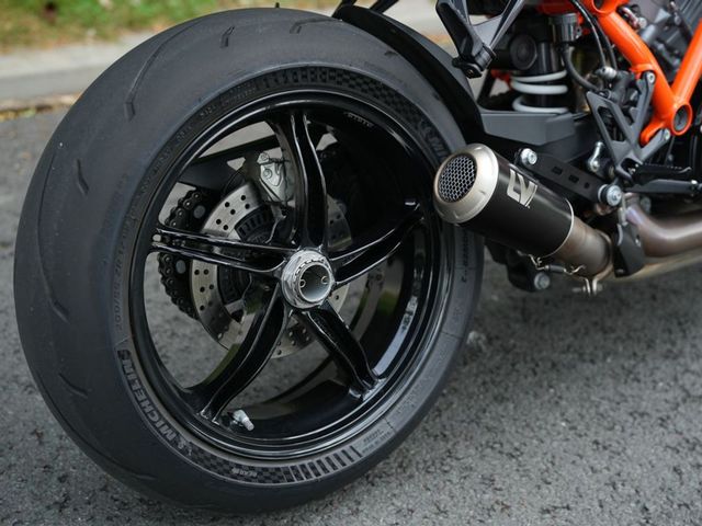 ktm - 1390-super-duke-r-evo