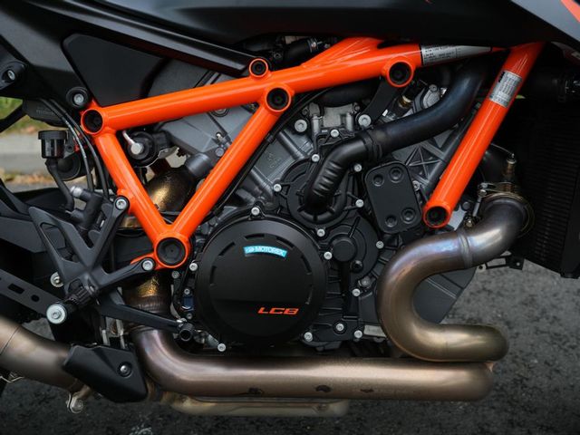 ktm - 1390-super-duke-r-evo