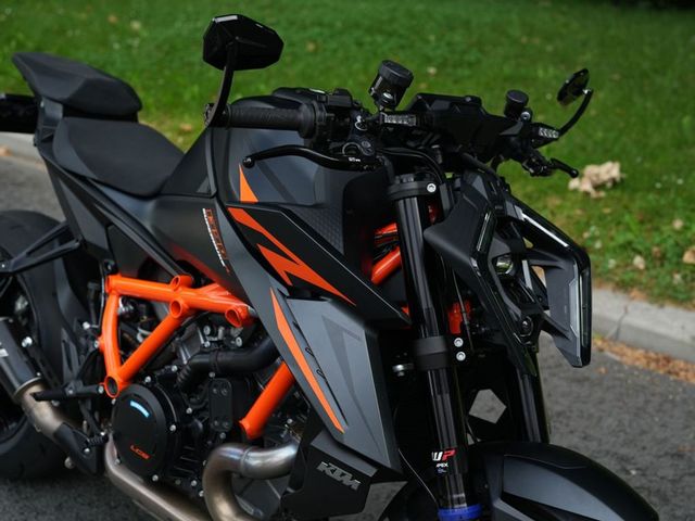 ktm - 1390-super-duke-r-evo