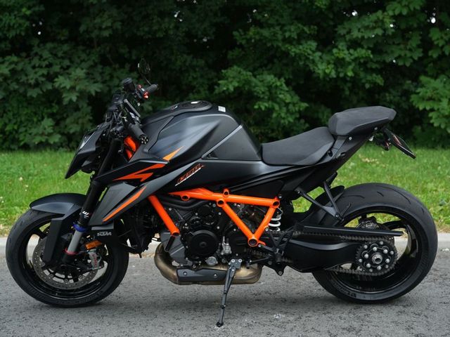 ktm - 1390-super-duke-r-evo