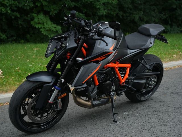 ktm - 1390-super-duke-r-evo