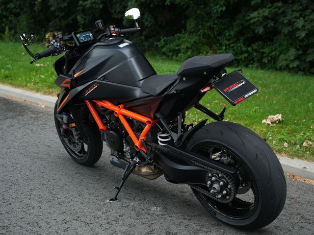 ktm - 1390-super-duke-r-evo