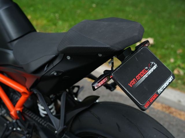 ktm - 1390-super-duke-r-evo