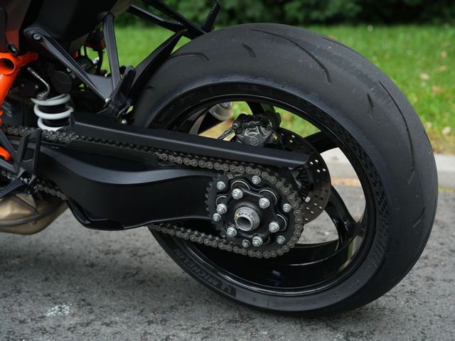ktm - 1390-super-duke-r-evo