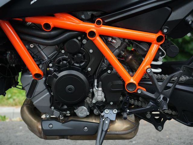 ktm - 1390-super-duke-r-evo