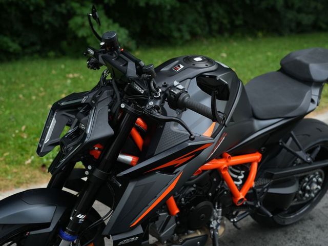 ktm - 1390-super-duke-r-evo