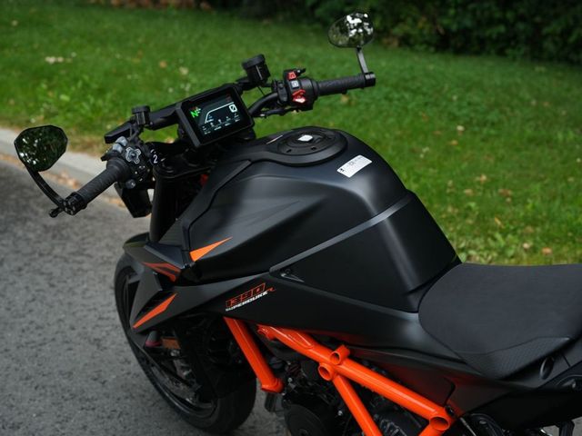 ktm - 1390-super-duke-r-evo
