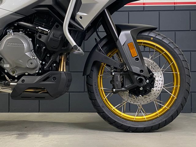 cfmoto - 700-mt-adventure