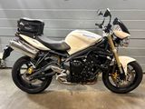 TRIUMPH STREET TRIPLE 675