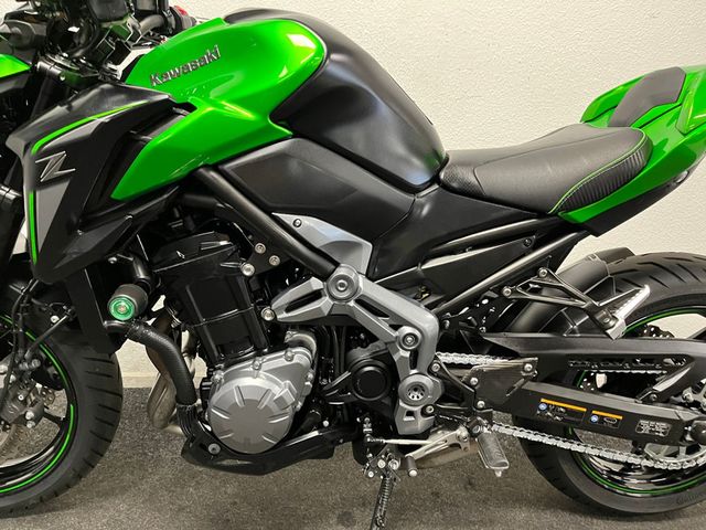 kawasaki - z900