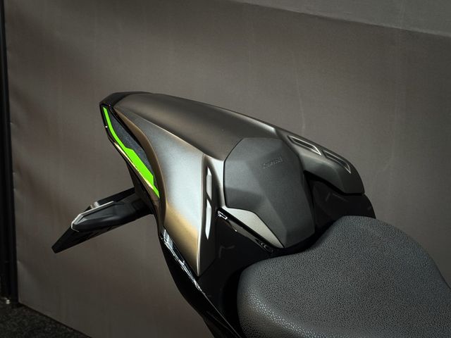 kawasaki - z900