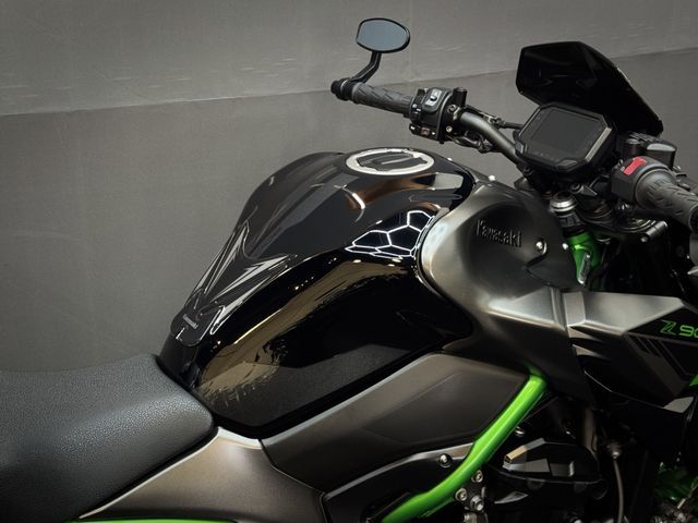 kawasaki - z900