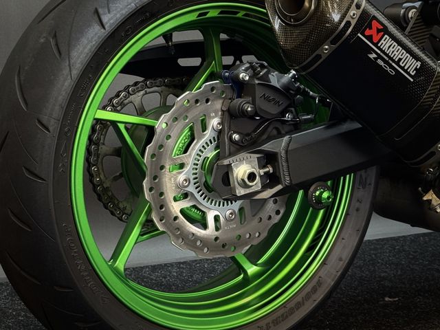kawasaki - z900