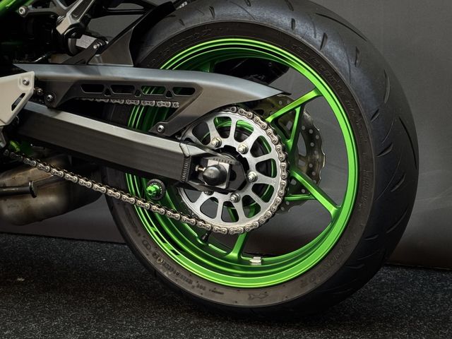 kawasaki - z900