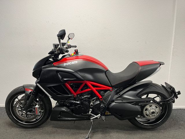 ducati - diavel-carbon