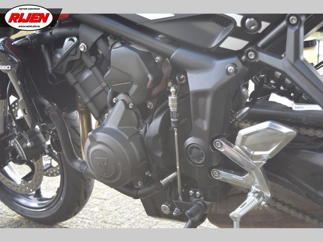 triumph - trident-660