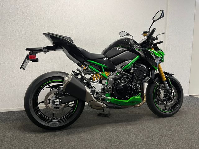 kawasaki - z900