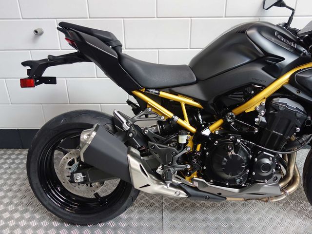 kawasaki - z900
