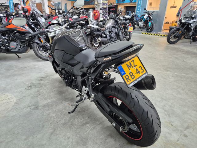 suzuki - gsr-750
