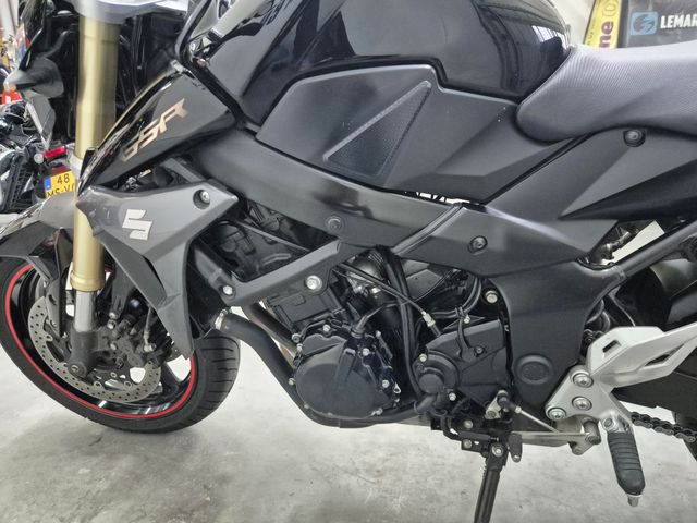 suzuki - gsr-750