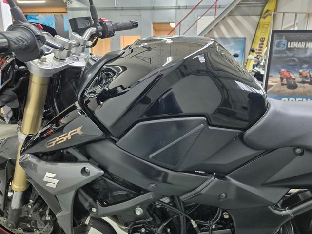suzuki - gsr-750