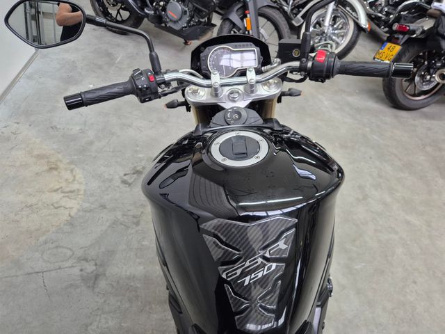 suzuki - gsr-750