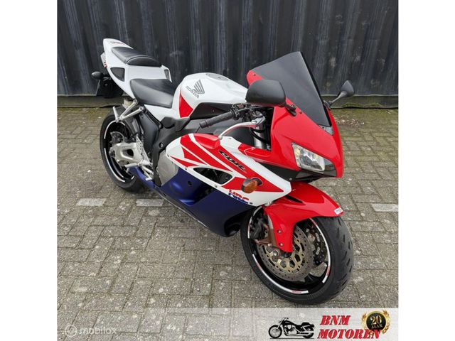honda - cbr-1000-rr-fireblade