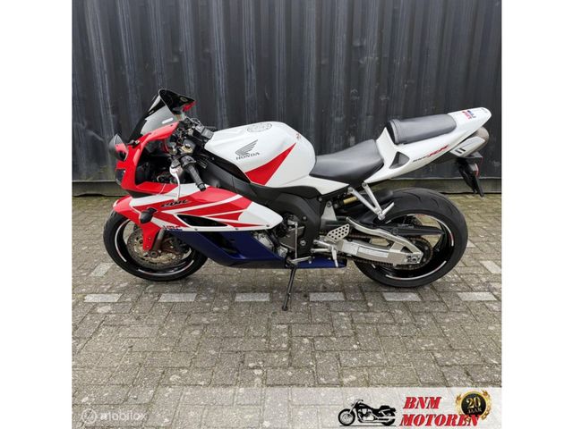 honda - cbr-1000-rr-fireblade