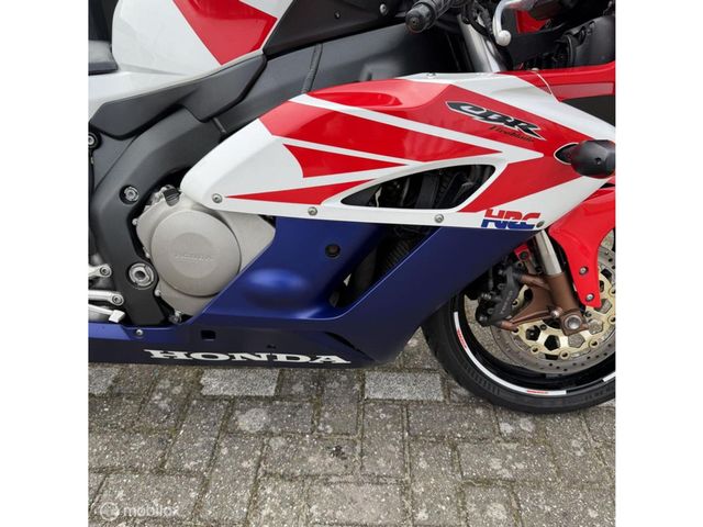 honda - cbr-1000-rr-fireblade