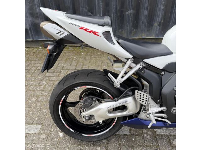 honda - cbr-1000-rr-fireblade